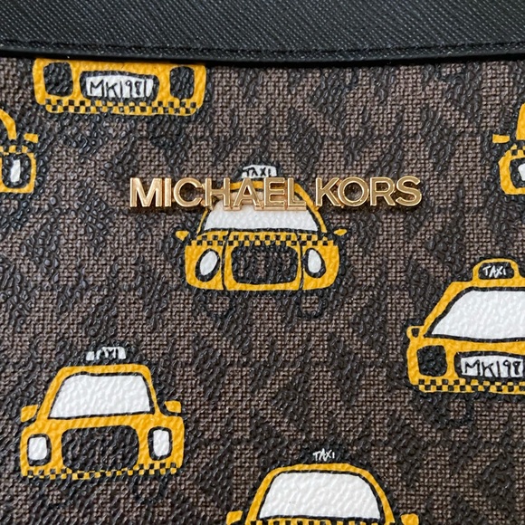MICHAEL Michael Kors Jet Set Taxi Crossbody Bag - Picture 4 of 13